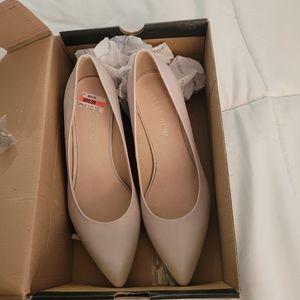 Le Chateau Heels Size 8 New in box